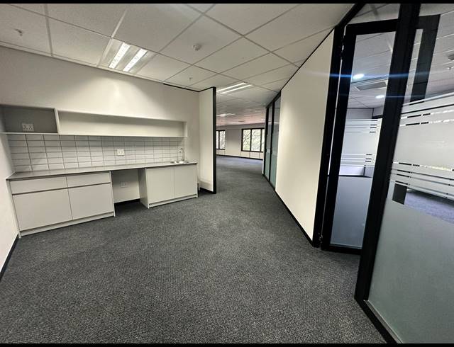 336M² OFFICE TO LET IN PARKTOWN